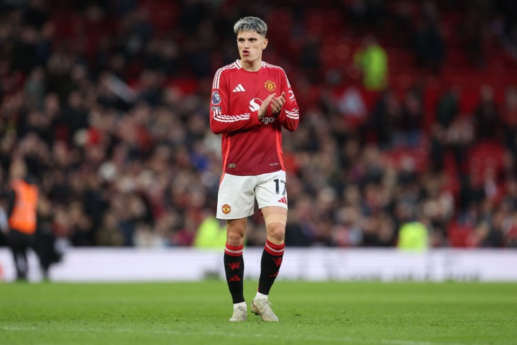 记者：加纳乔只想在新赛季穿上蓝军球衣，将继续等待切尔西