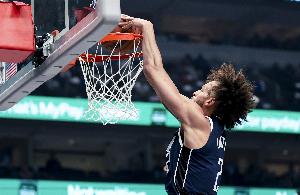 浓眉：莱夫利技术娴熟&amp;总问我攻防两端的问题 他会成为了不起球员