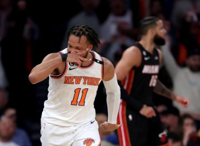 开云网址-扳回一场！尼克斯三剑客轰79分 哈特关键三分立功